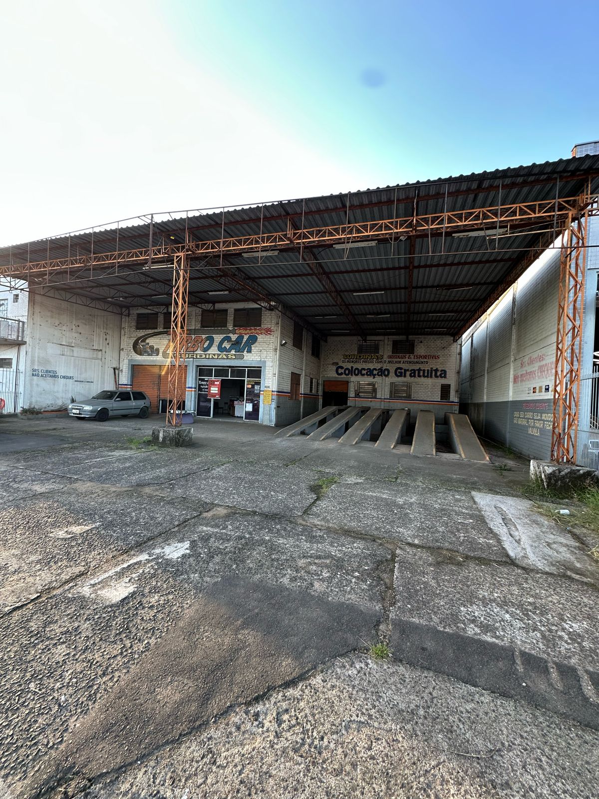 (GRAVATAÍ/RS) Um terreno, com benfeitorias, em Gravataí - Av. Dorival Cândido Luz de Oliveira, localizado em Gravataí - RS