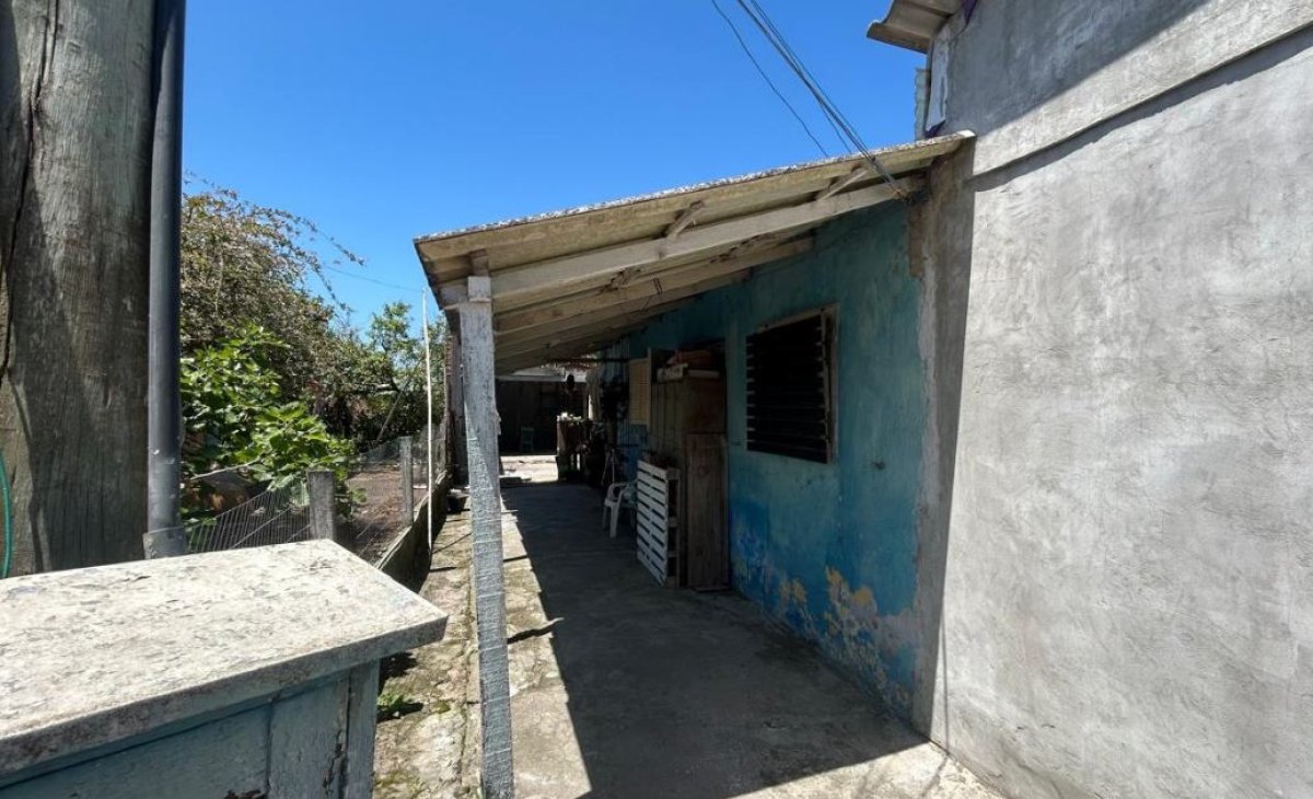 (tapes/rs) Um Terreno De 200,00m2, C/ Edificações, Na Rua Cel. Vasconcelos, localizado em Tapes - RS