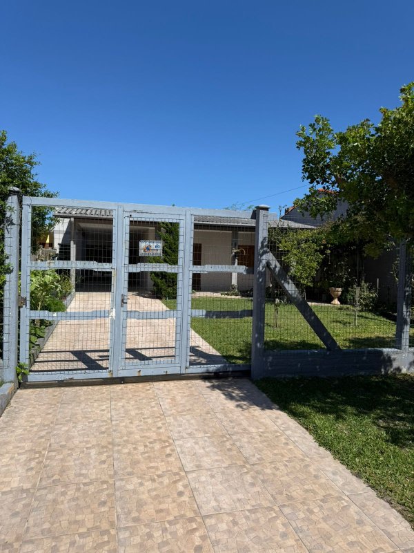 02ª Data | (imbé/rs) Uma Casa De Aprox. 106,47m², Na Praia De Mariluz, localizado em Imbé - RS, bairro Balneário Mariluz