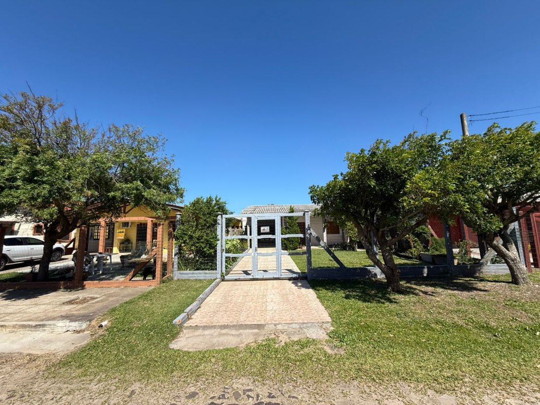 02ª Data | (imbé/rs) Uma Casa De Aprox. 106,47m², Na Praia De Mariluz, localizado em Imbé - RS, bairro Balneário Mariluz