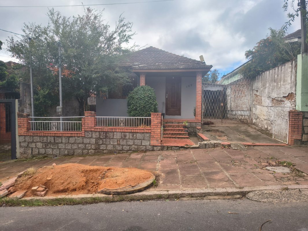 Imagem do imóvel (porto Alegre/rs) Uma Casa No Bairro Jardim Carvalho