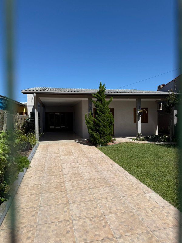 02ª Data | (imbé/rs) Uma Casa De Aprox. 106,47m², Na Praia De Mariluz, localizado em Imbé - RS, bairro Balneário Mariluz
