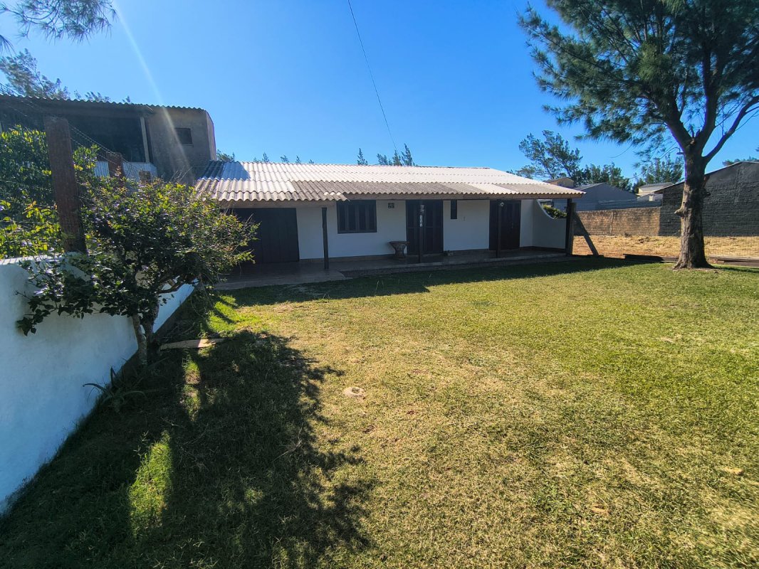 02ª Data | (cidreira/rs) Uma Casa Com Aprox. 91,00m², A 5 Quadras Do Mar, localizado em Cidreira - RS