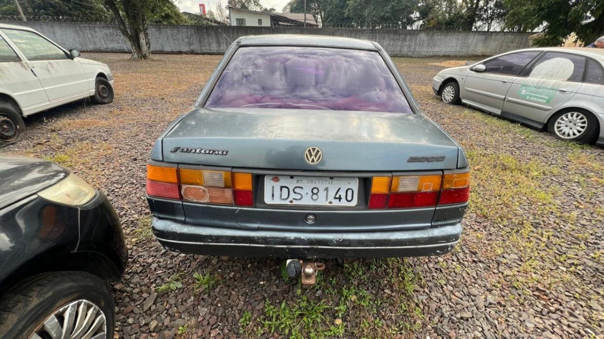 LOTE 002 - 02ª DATA | Um veículo VW/SANTANA GLS 2000, ano/mod 1991/1992