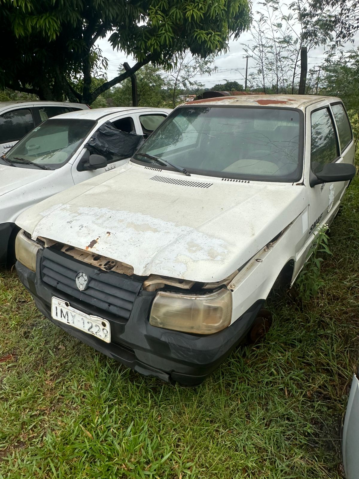 LOTE 013 - Veículo tipo automóvel, marca Fiat, modelo Uno Mille, ano de fabricação 2006