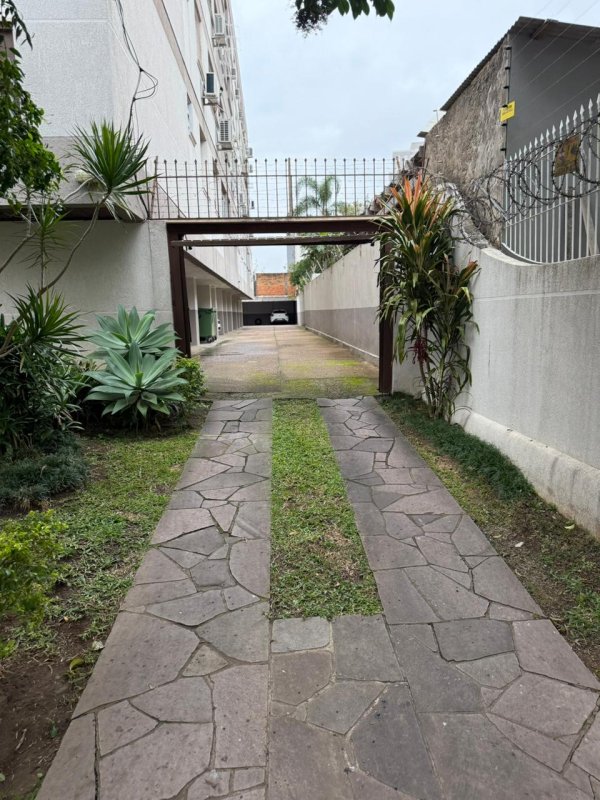 LOTE 001 - (PORTO ALEGRE/RS) Apartamento de 73,05m², c/ box de estacionamento, no Bairro Cristo Redentor