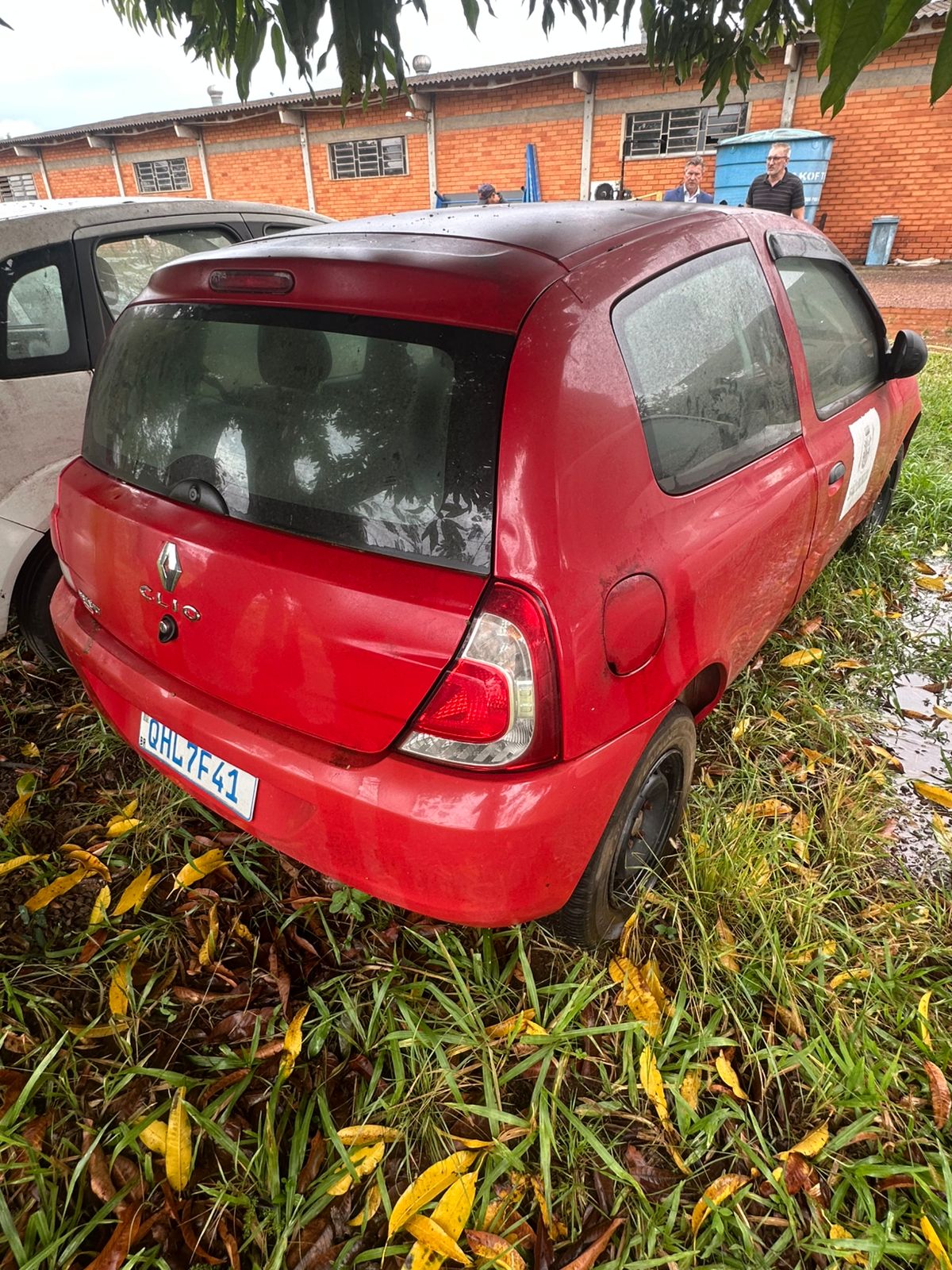 LOTE 010 - Veículo tipo automóvel, marca Renault, modelo Clio, ano/modelo de fabricação 2014/15