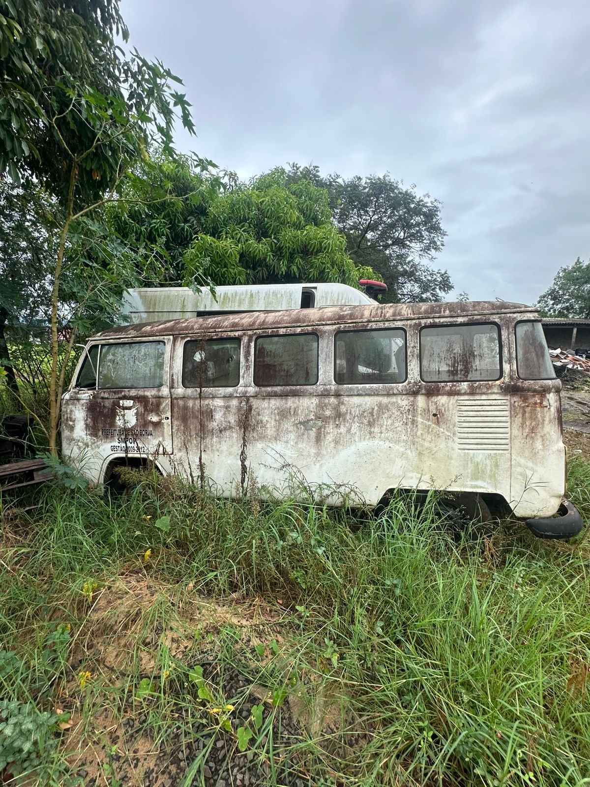 LOTE 018 - Veículo marca WW, modelo Kombi Standard, ano de fabricação 1986