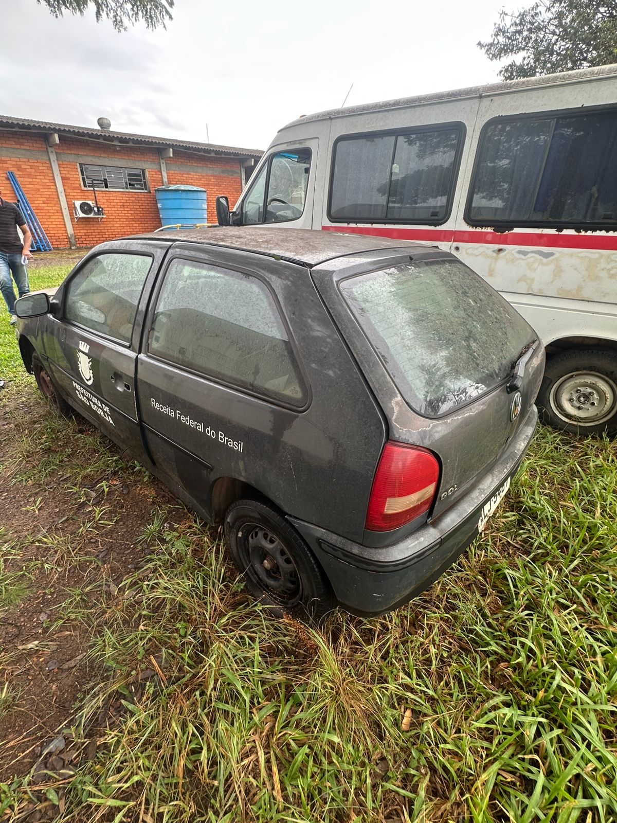 LOTE 016 - Veículo tipo automóvel, marca VW, modelo Gol 10, ano/modelo de fabricação 2003/2004, placas ALJ5467