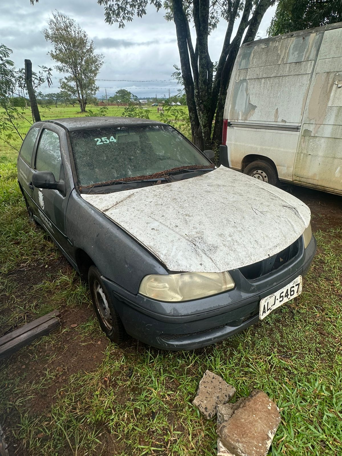 LOTE 016 - Veículo tipo automóvel, marca VW, modelo Gol 10, ano/modelo de fabricação 2003/2004, placas ALJ5467