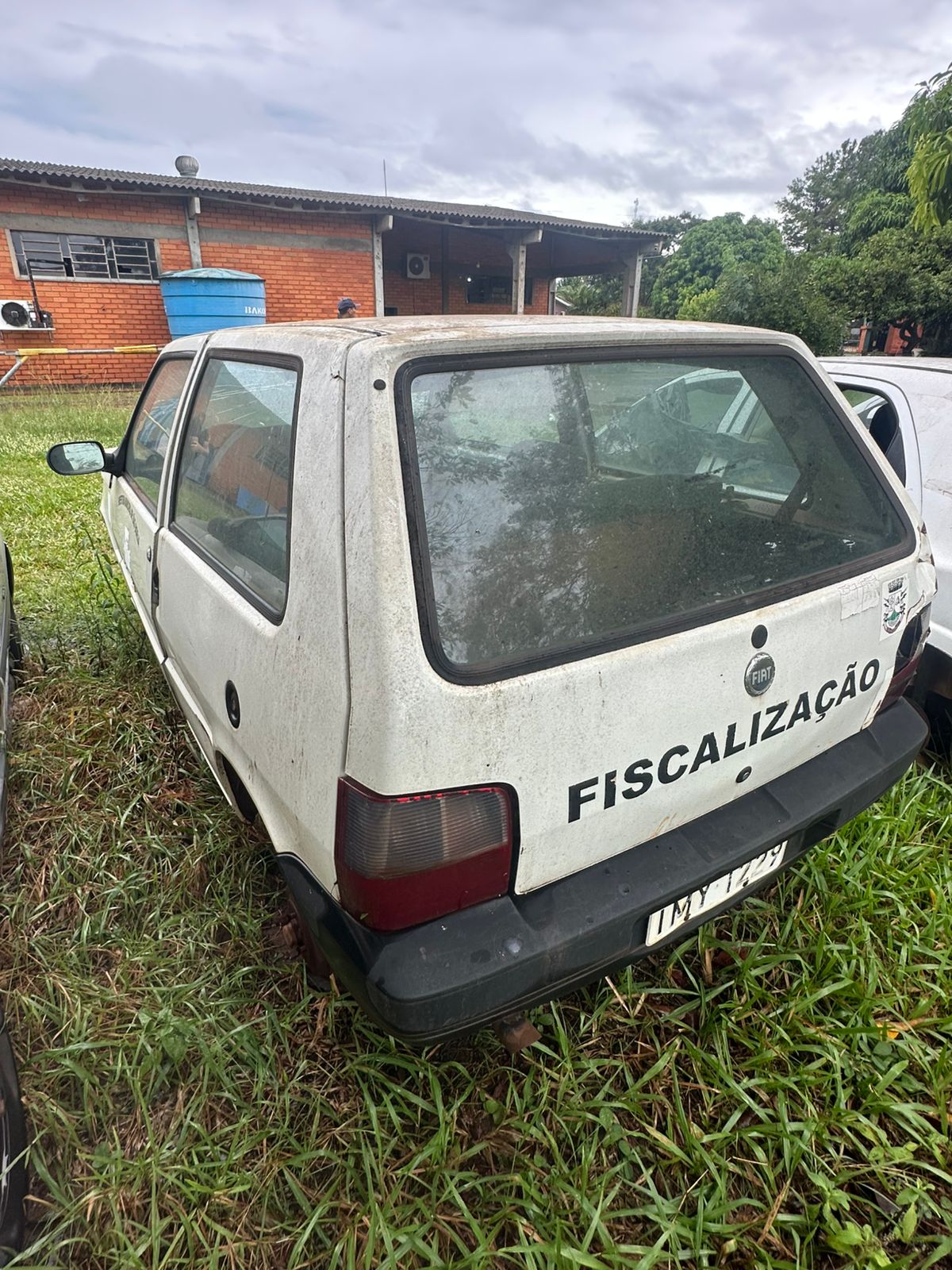 LOTE 013 - Veículo tipo automóvel, marca Fiat, modelo Uno Mille, ano de fabricação 2006