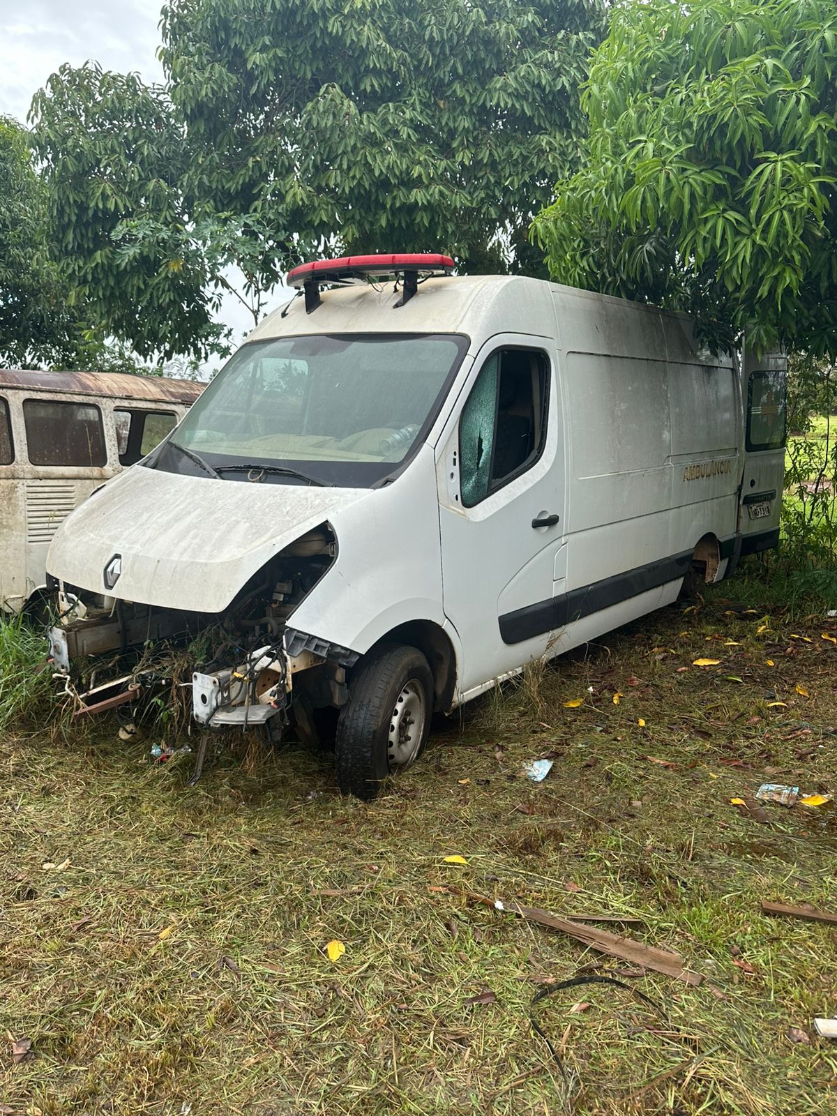 LOTE 019 - Veículo tipo Ambulância, marca Renault, modelo Master Marimar, ano de fabricação 2014, placas IWD 7312