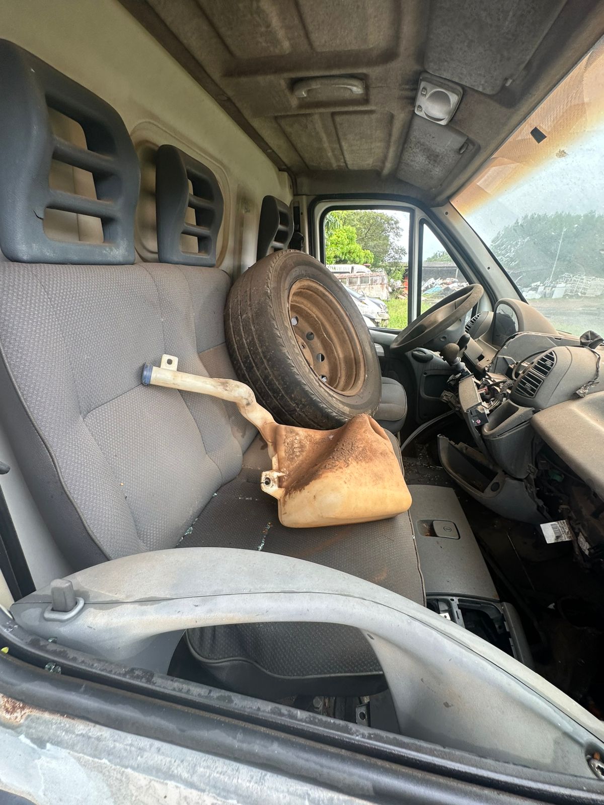 LOTE 017 - Veículo tipo Furgão, marca Peugeout, modelo Boxer F350LH HDI, ano de fabricação 2008