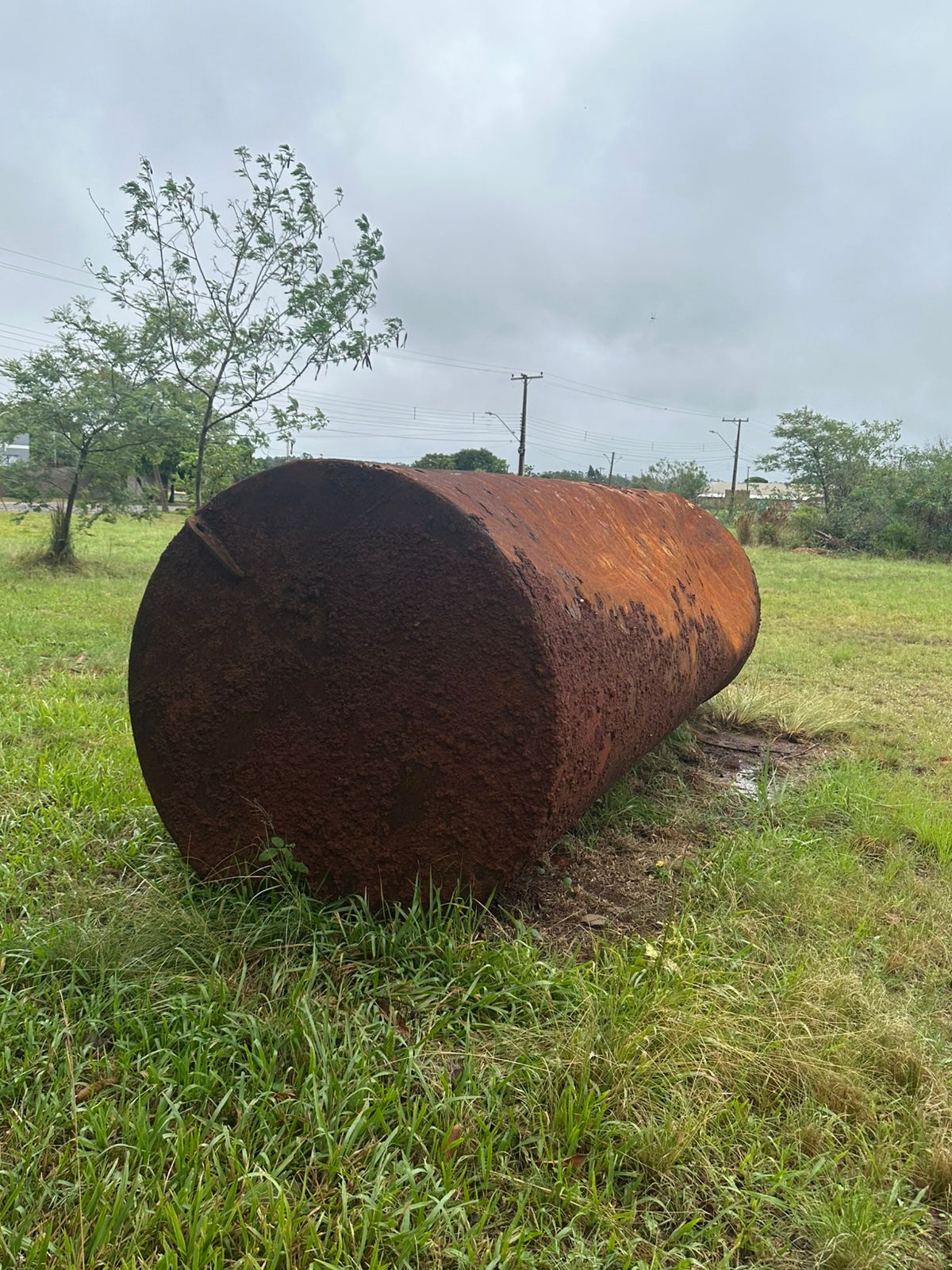 LOTE 027 - Um tonel usado com diesel