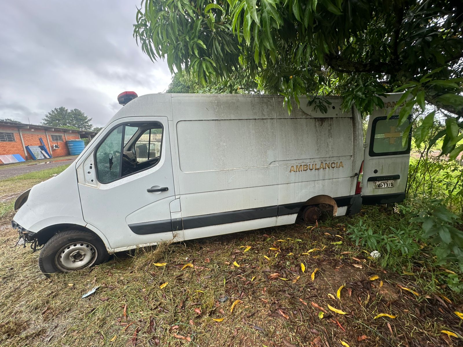 LOTE 019 - Veículo tipo Ambulância, marca Renault, modelo Master Marimar, ano de fabricação 2014, placas IWD 7312