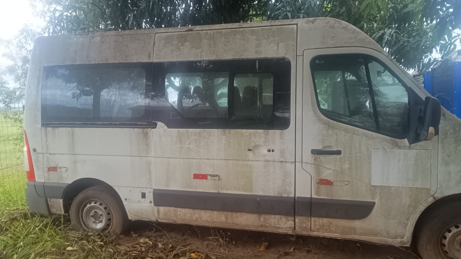 LOTE 005 - Veículo tipo MINIBUS, marca Renault, modelo Master 2.3 DCI, ano/modelo de fabricação 2013/14