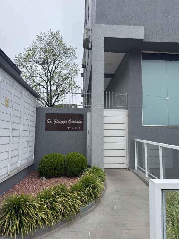 LOTE 016 - (GARIBALDI/RS) Sala comercial c/ 159,04m² + 02 vagas de estacionamento, todos do Edifício Residencial Giuseppe Garibaldi, no Bairro Ferroviário