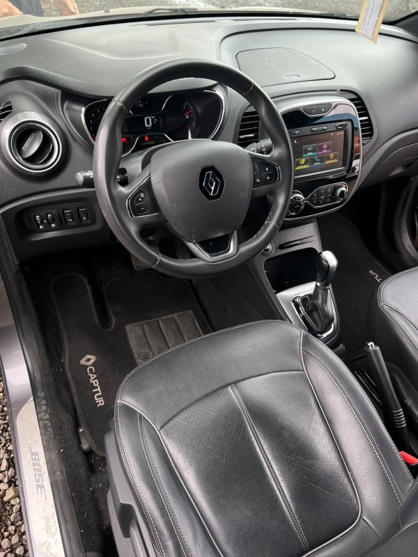 LOTE 001 - Um veículo RENAULT/CAPTUR 16 BOSE, ano/mod 2020/2021
