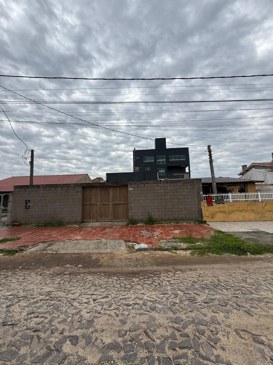 (CIDREIRA/RS) Um prédio de alvenaria
