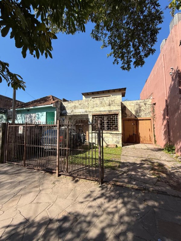 LOTE 002 - (PORTO ALEGRE/RS) Direitos e ações sobre dois prédios no Bairro São João