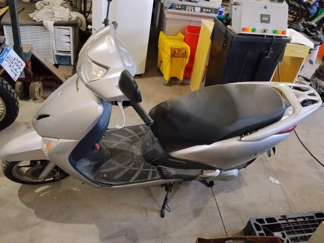 LOTE 017 - Uma motocicleta Honda/Lead 110, ano/mod. 2009/2010