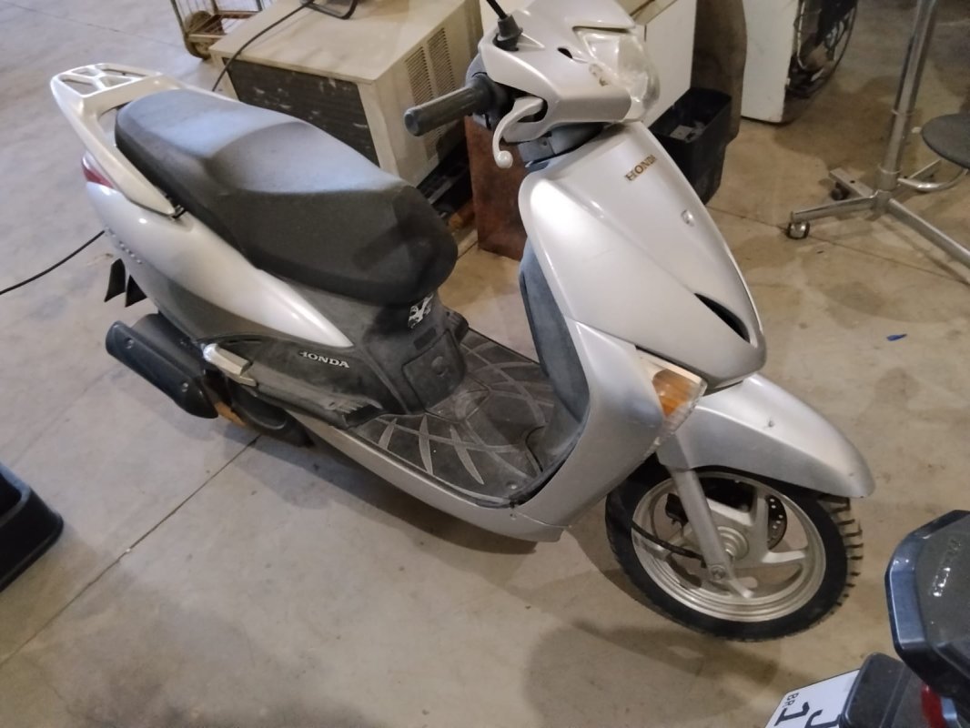 LOTE 017 - Uma motocicleta Honda/Lead 110, ano/mod. 2009/2010