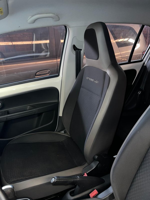 LOTE 001 - Um veículo  VW/UP CROSS AS, ano/mod. 2015/2016
