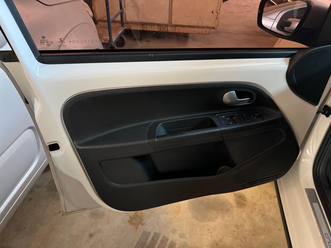 LOTE 001 - Um veículo  VW/UP CROSS AS, ano/mod. 2015/2016