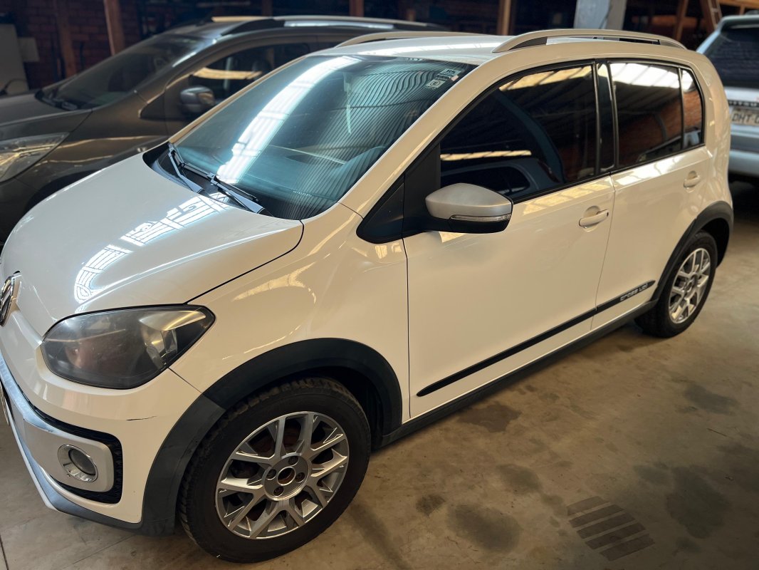 LOTE 001 - Um veículo  VW/UP CROSS AS, ano/mod. 2015/2016