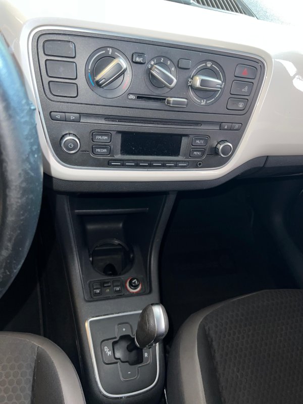 LOTE 001 - Um veículo  VW/UP CROSS AS, ano/mod. 2015/2016