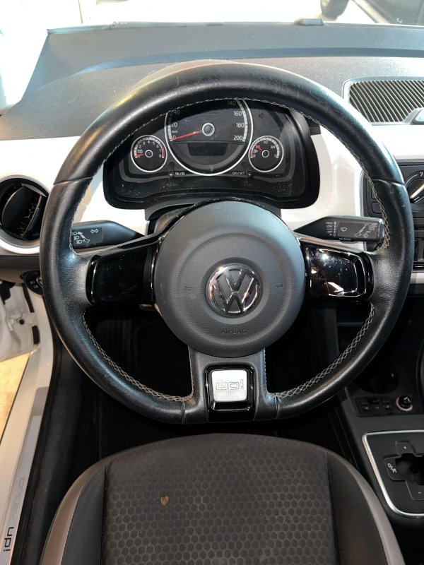 LOTE 001 - Um veículo  VW/UP CROSS AS, ano/mod. 2015/2016